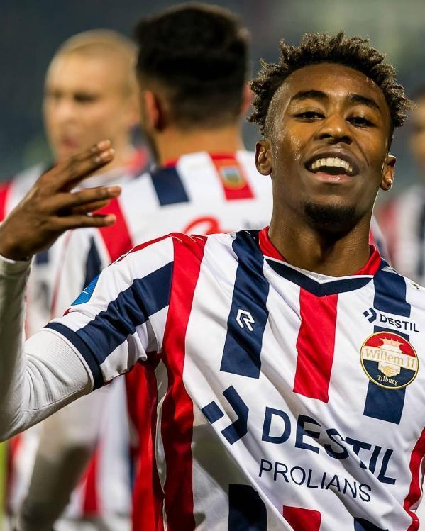 凭借对年轻 凭借对年轻